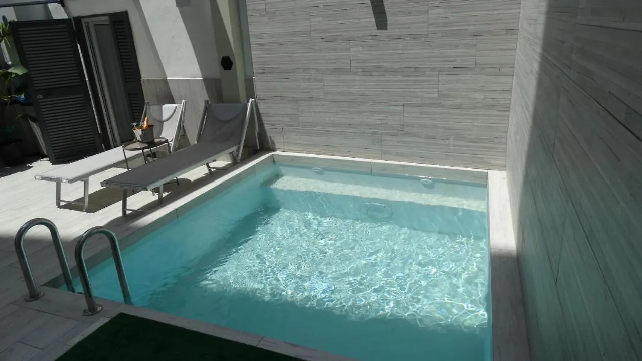 Sisina Luxury Room Jacuzzi & Piscina Portici 0*,