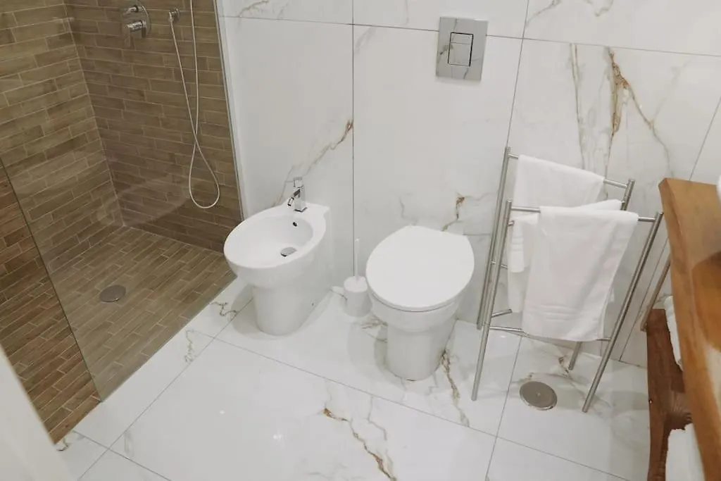 Sisina Luxury Room Jacuzzi & Piscina Portici 0*,