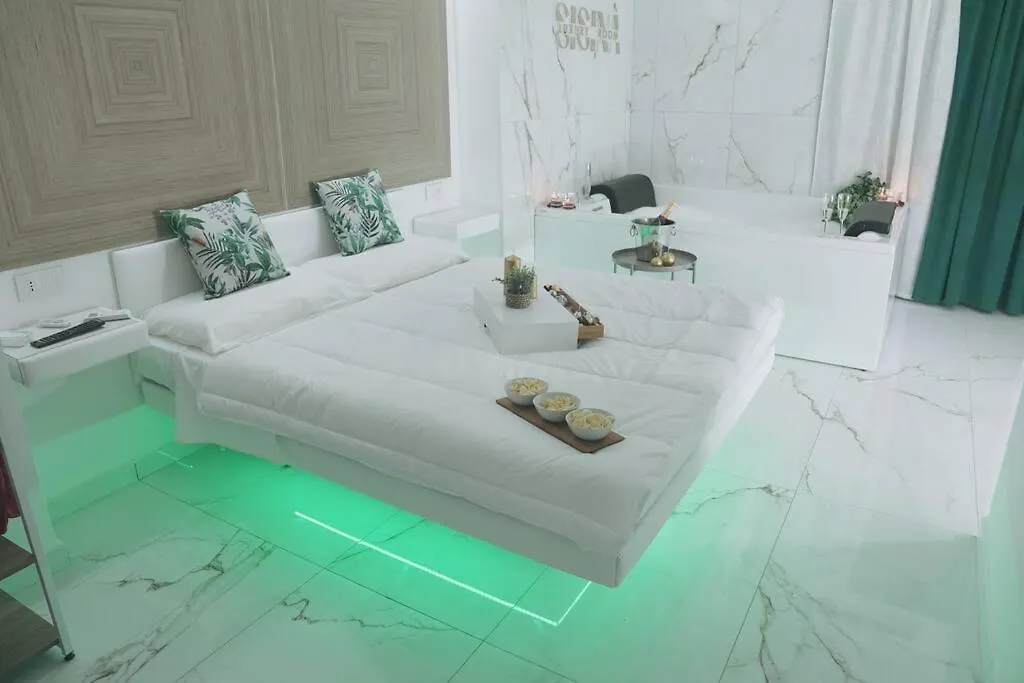 Guest house Sisina Luxury Room Jacuzzi & Piscina Portici